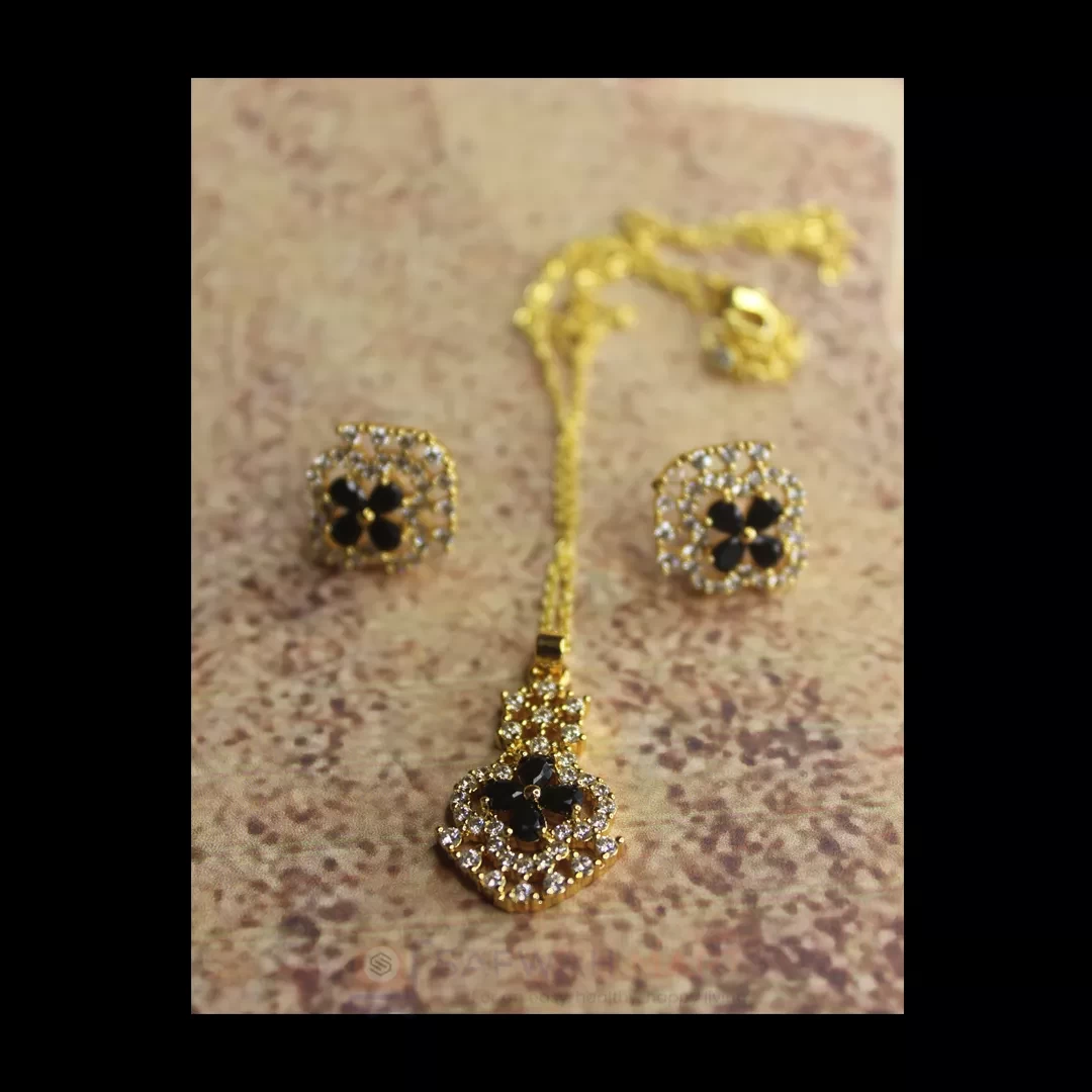 Necklace & Earring Set (4 Petals Black Diamond Cut)